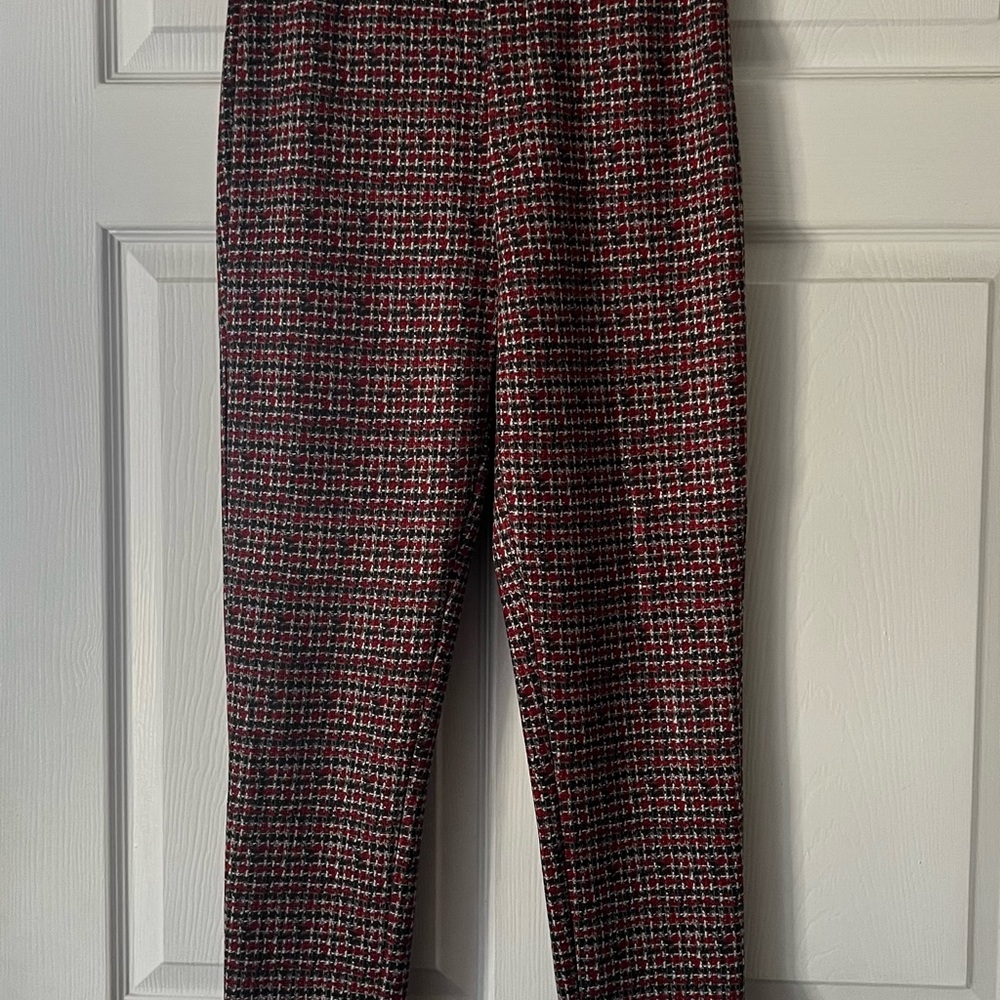 Zara size medium legging pants. Side zip .. soft material … great condition